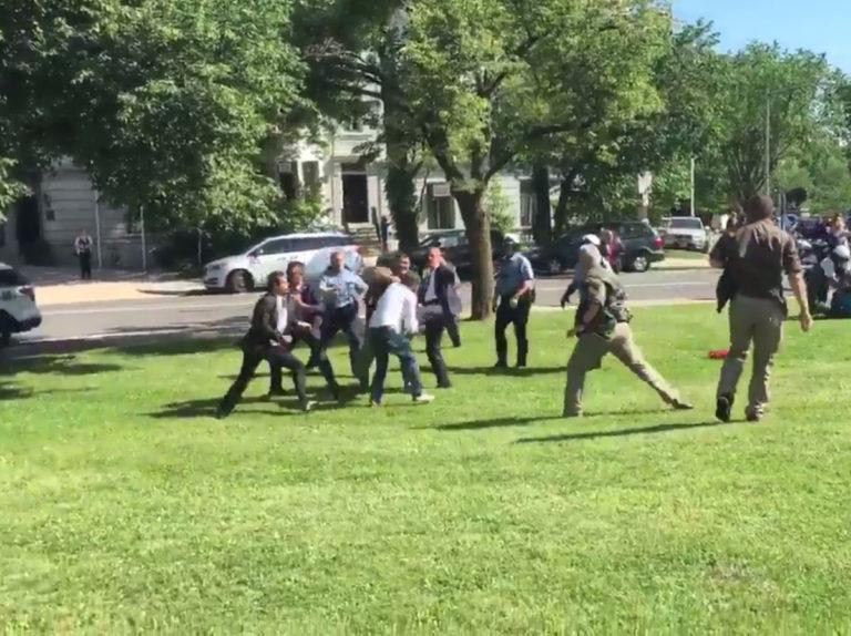 Αντιμέτωποι με την αμερικανική δικαιοσύνη: Κατηγορίες στους μπράβους του Ερντογάν για το ξύλο στην Ουάσινγκτον!